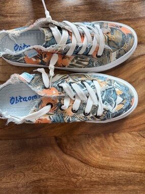 Obtaom Women's Floral Canvas Sneakers in Orange & Blue